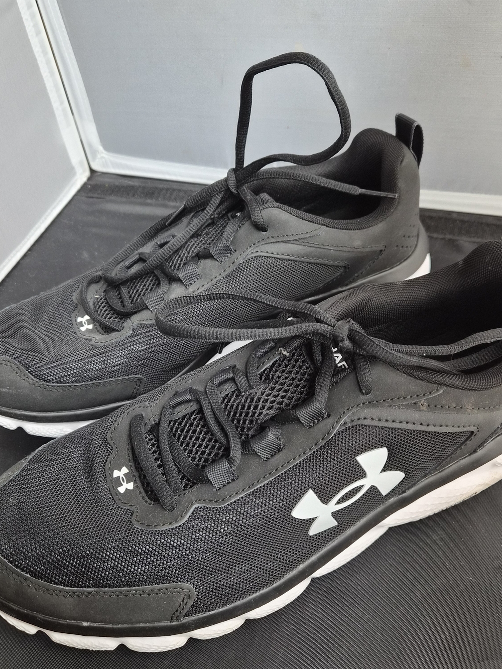 Under Armour Men's Charged Assert 9 Running Shoes Size 10 - Picture 2 of 7